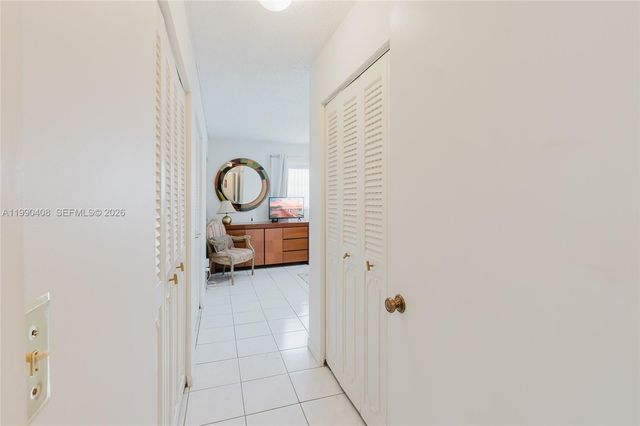 424 SE 10th St 204, Dania Beach, FL 33004