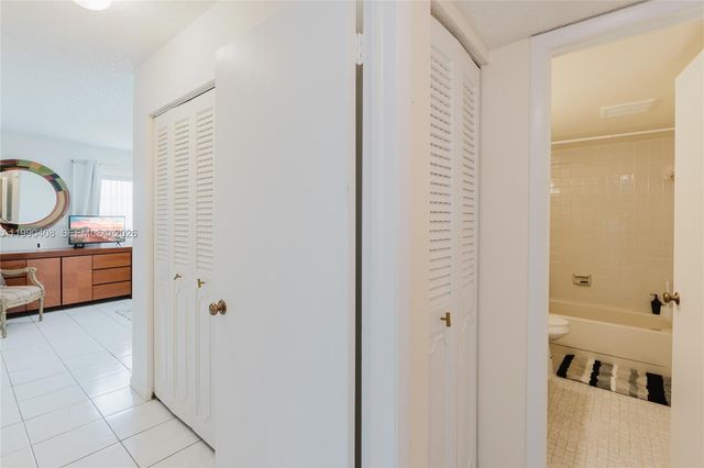 424 SE 10th St 204, Dania Beach, FL 33004