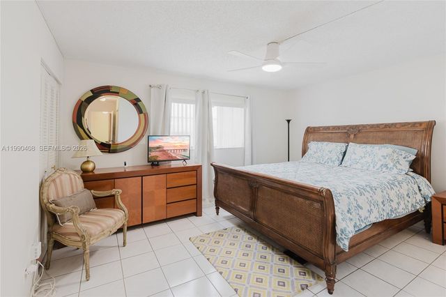 424 SE 10th St 204, Dania Beach, FL 33004