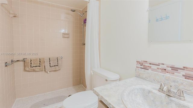 424 SE 10th St 204, Dania Beach, FL 33004