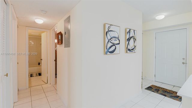 424 SE 10th St 204, Dania Beach, FL 33004