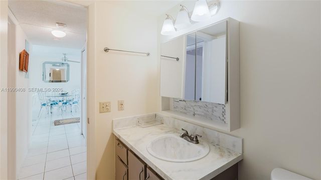 424 SE 10th St 204, Dania Beach, FL 33004
