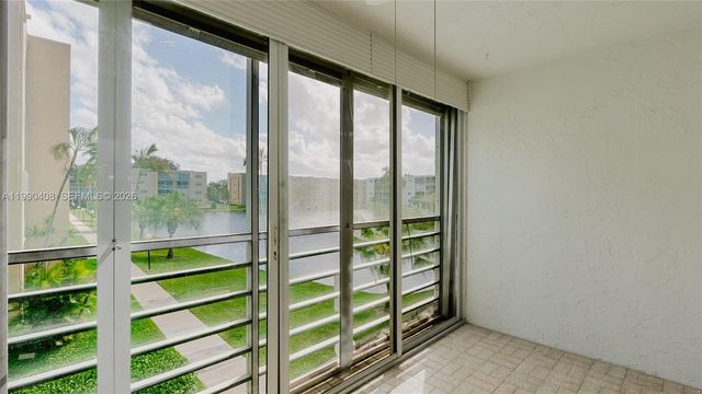 424 SE 10th St 204, Dania Beach, FL 33004