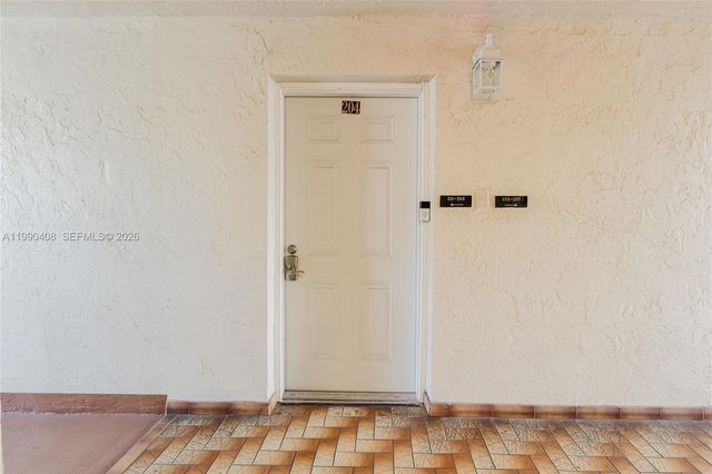 424 SE 10th St 204, Dania Beach, FL 33004