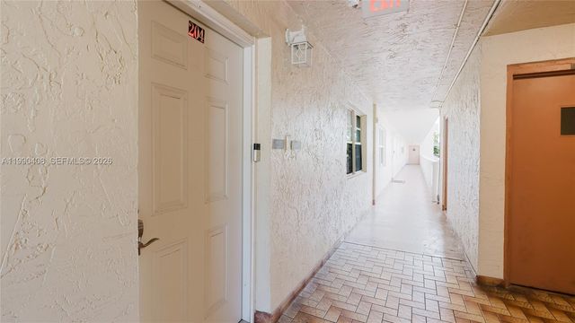 424 SE 10th St 204, Dania Beach, FL 33004