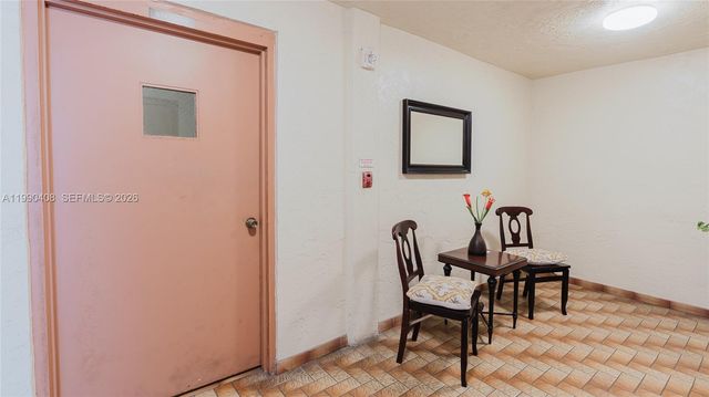 424 SE 10th St 204, Dania Beach, FL 33004