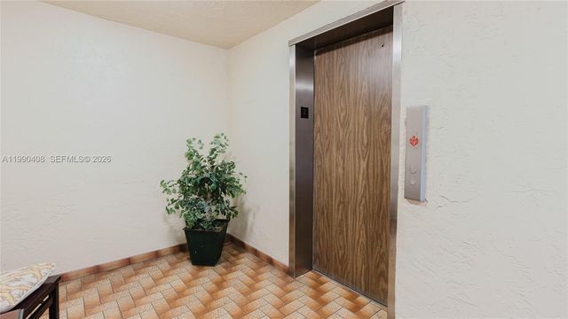 424 SE 10th St 204, Dania Beach, FL 33004