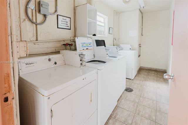 424 SE 10th St 204, Dania Beach, FL 33004