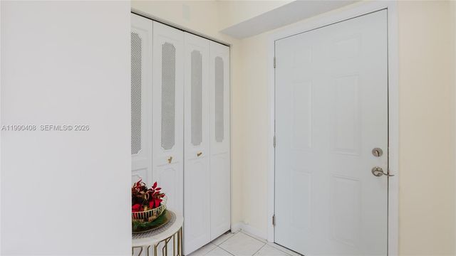 424 SE 10th St 204, Dania Beach, FL 33004