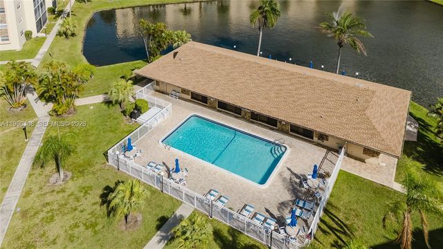 424 SE 10th St 204, Dania Beach, FL 33004