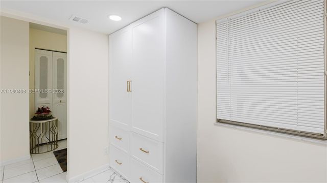 424 SE 10th St 204, Dania Beach, FL 33004