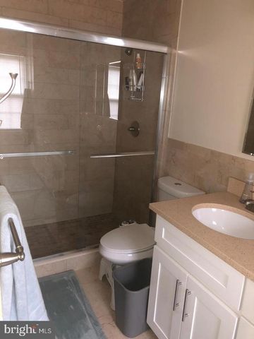 1727 PEBBLE BEACH DR, Vienna, VA 22182