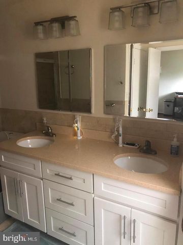 1727 PEBBLE BEACH DR, Vienna, VA 22182