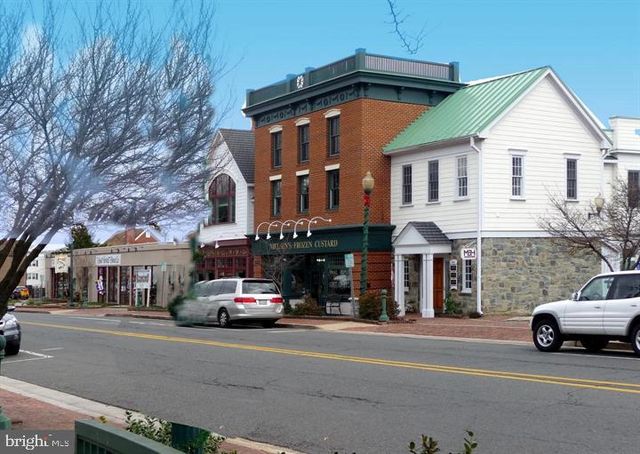 1727 PEBBLE BEACH DR, Vienna, VA 22182