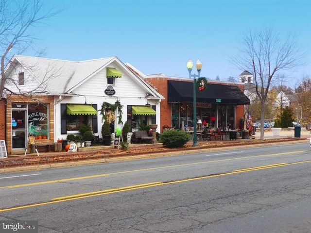 1727 PEBBLE BEACH DR, Vienna, VA 22182