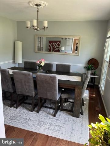 1727 PEBBLE BEACH DR, Vienna, VA 22182