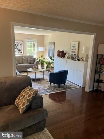 1727 PEBBLE BEACH DR, Vienna, VA 22182