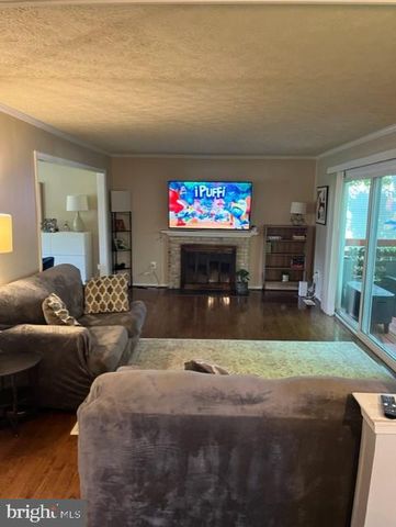 1727 PEBBLE BEACH DR, Vienna, VA 22182