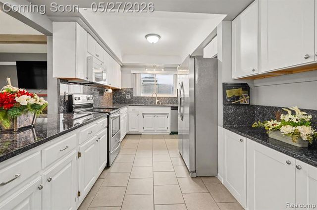 32343 Cambridge Drive, Warren, MI 48093