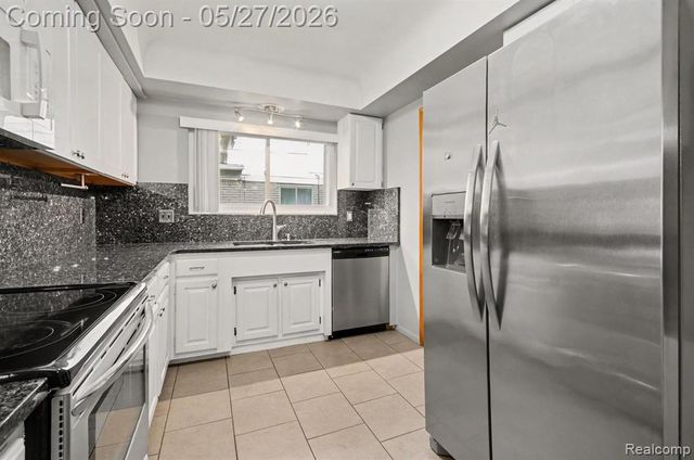 32343 Cambridge Drive, Warren, MI 48093