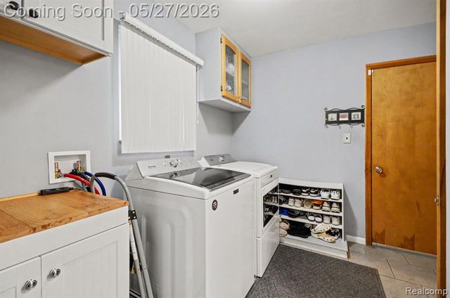 32343 Cambridge Drive, Warren, MI 48093