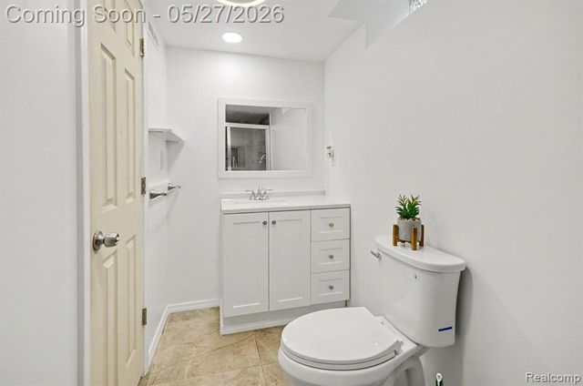 32343 Cambridge Drive, Warren, MI 48093
