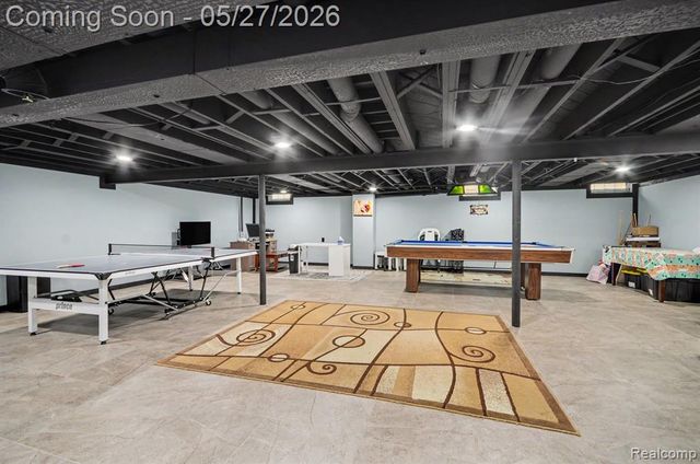 32343 Cambridge Drive, Warren, MI 48093