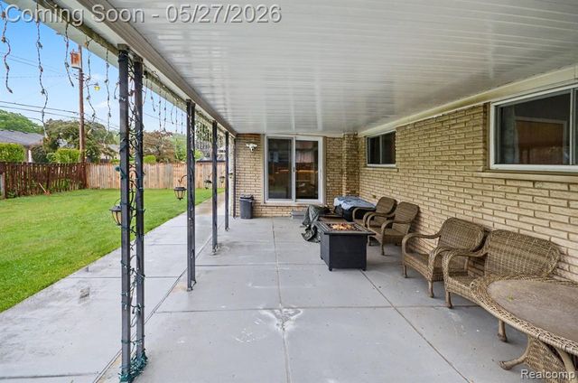 32343 Cambridge Drive, Warren, MI 48093