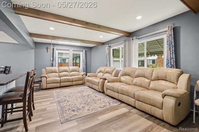 32343 Cambridge Drive, Warren, MI 48093