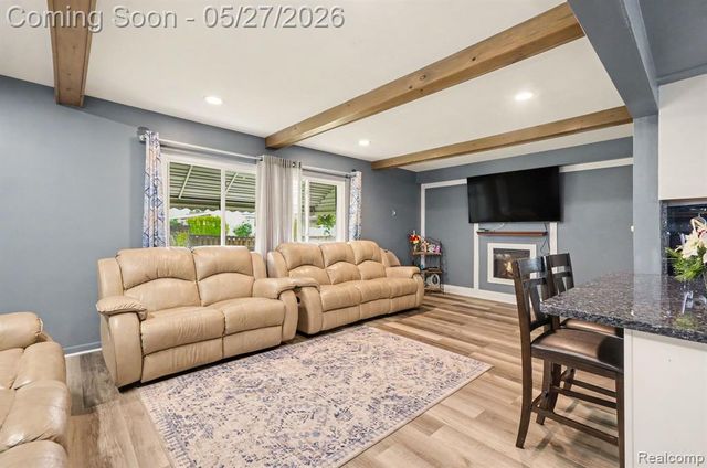 32343 Cambridge Drive, Warren, MI 48093