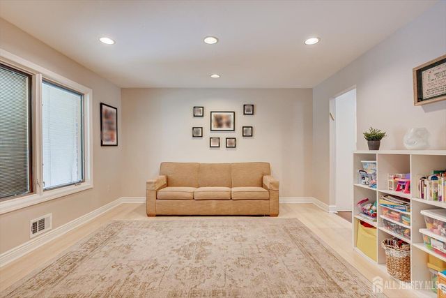 22 Celler Road, Edison, NJ 08817