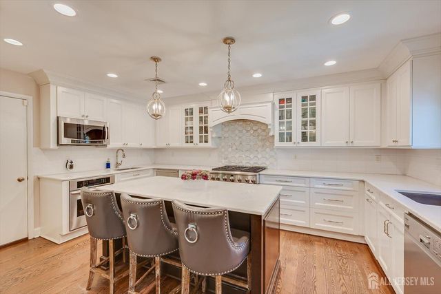 22 Celler Road, Edison, NJ 08817