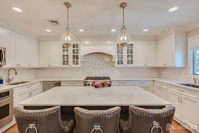 22 Celler Road, Edison, NJ 08817