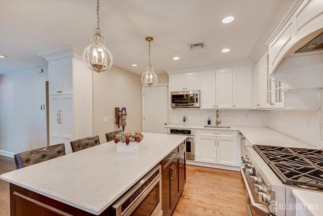 22 Celler Road, Edison, NJ 08817