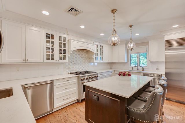 22 Celler Road, Edison, NJ 08817