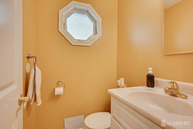 22 Celler Road, Edison, NJ 08817