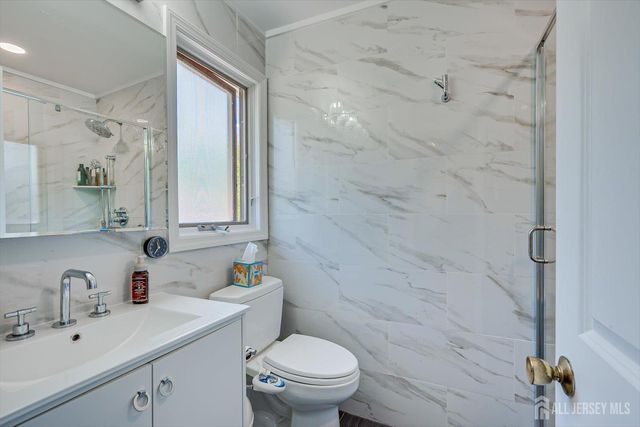 22 Celler Road, Edison, NJ 08817