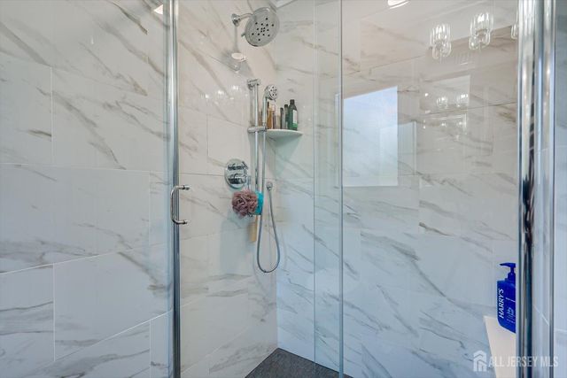 22 Celler Road, Edison, NJ 08817