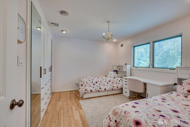 22 Celler Road, Edison, NJ 08817