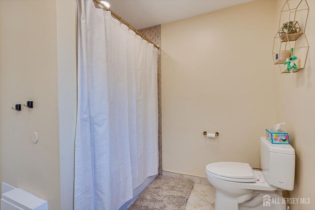22 Celler Road, Edison, NJ 08817