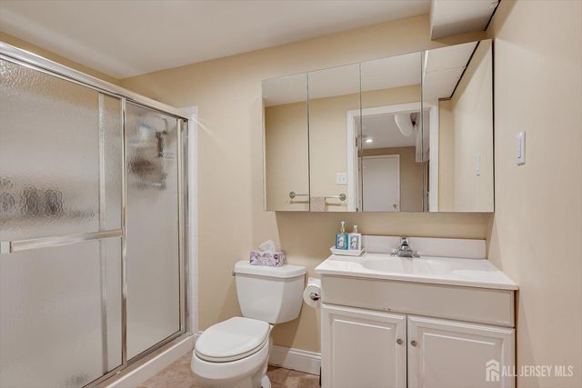 22 Celler Road, Edison, NJ 08817