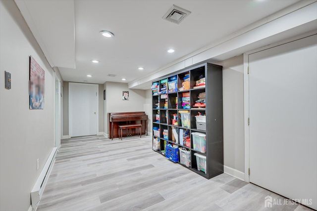22 Celler Road, Edison, NJ 08817
