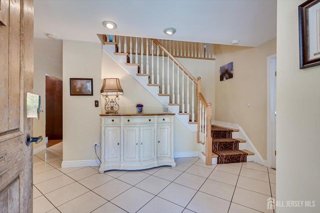 22 Celler Road, Edison, NJ 08817