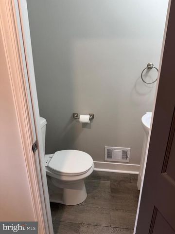 30 N PENNEWELL DR, Wilmington, DE 19809