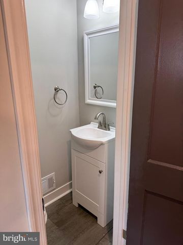 30 N PENNEWELL DR, Wilmington, DE 19809