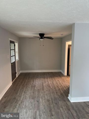 30 N PENNEWELL DR, Wilmington, DE 19809