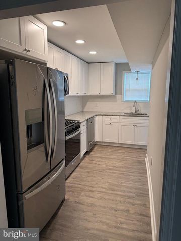 30 N PENNEWELL DR, Wilmington, DE 19809