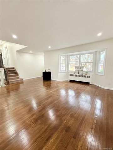 528 Canary Place, North Babylon, NY 11703