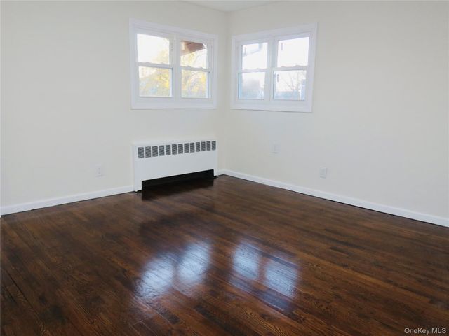 528 Canary Place, North Babylon, NY 11703