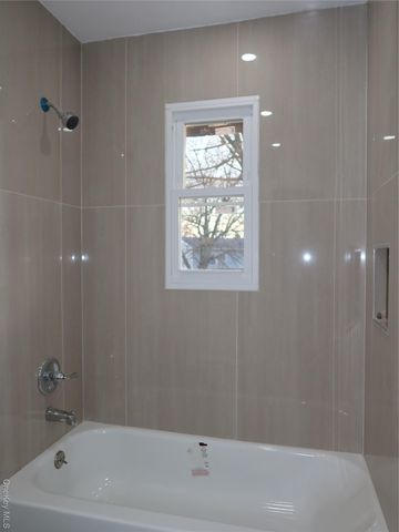 528 Canary Place, North Babylon, NY 11703